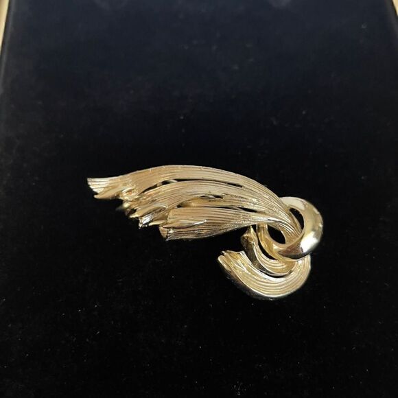Vintage lisner leaf brooch - Picture 1 of 4